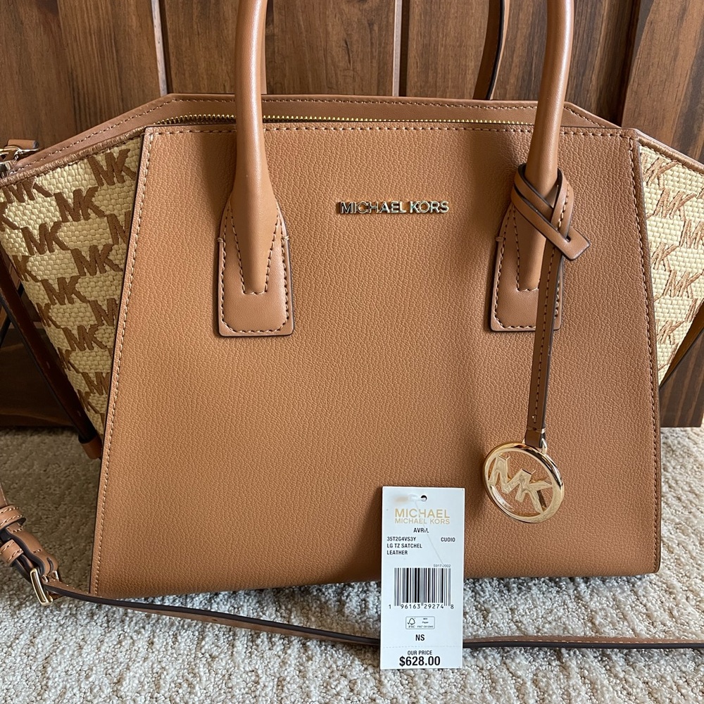 Large Avril tote. Excellent condition. Used once.